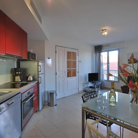 Le Vieux Port Канны